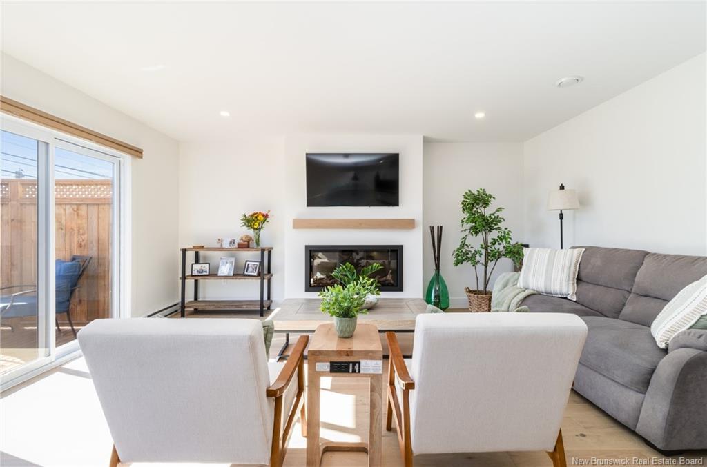 2 Huntingdon Ci, Fredericton, NB