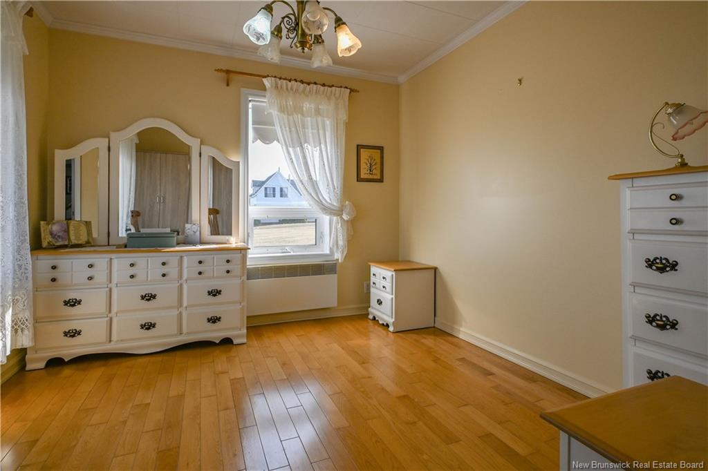 98 Saint-Pierre E. Blvd, Caraquet, NB