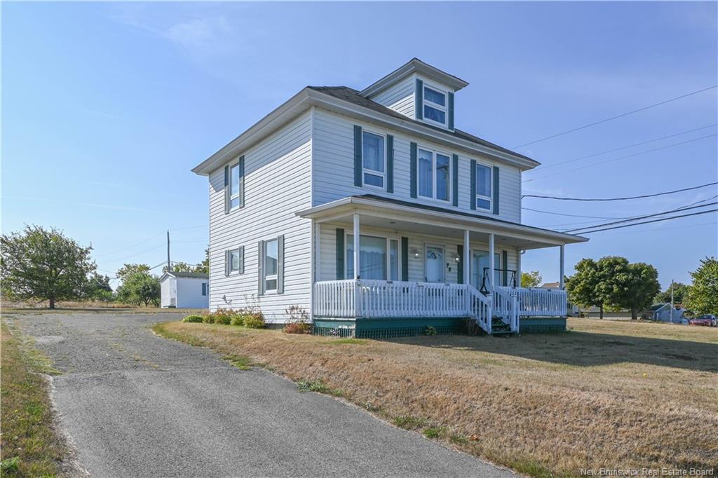 98 Saint-Pierre E. Blvd, Caraquet, NB