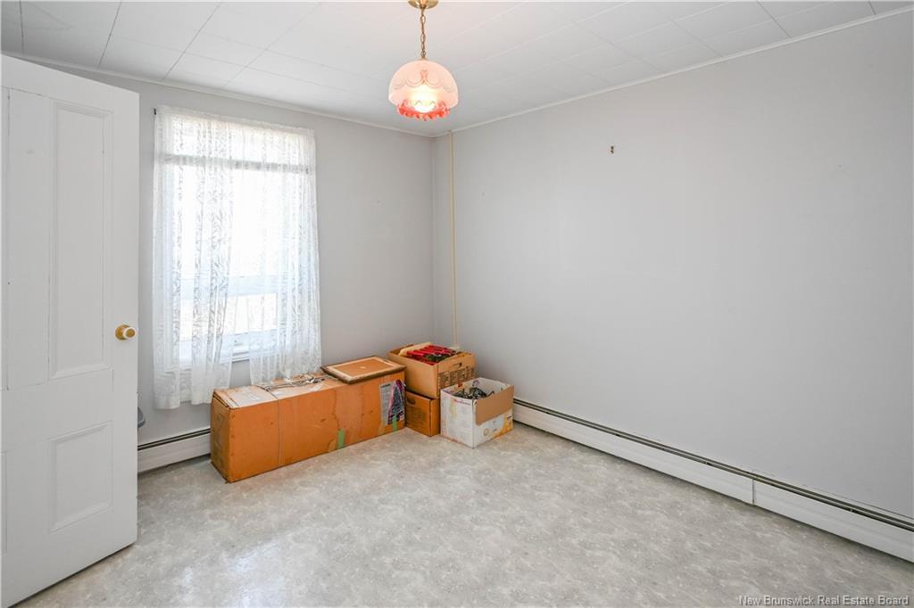 98 Saint-Pierre E. Blvd, Caraquet, NB