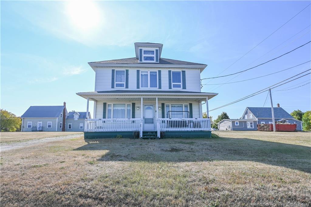 98 Saint-Pierre E. Blvd, Caraquet, NB