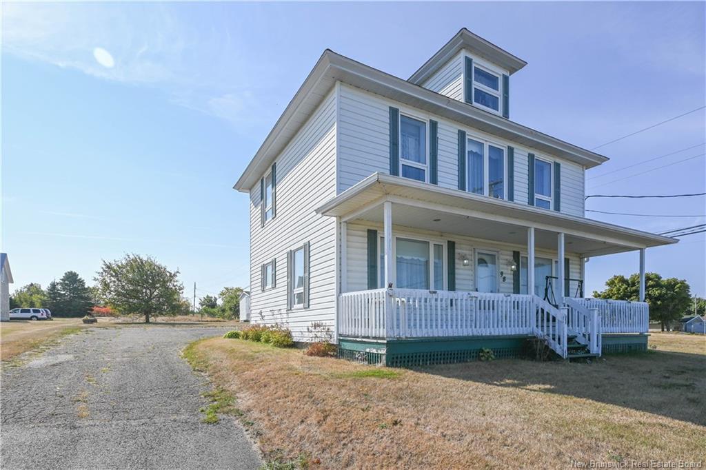 98 Saint-Pierre E. Blvd, Caraquet, NB