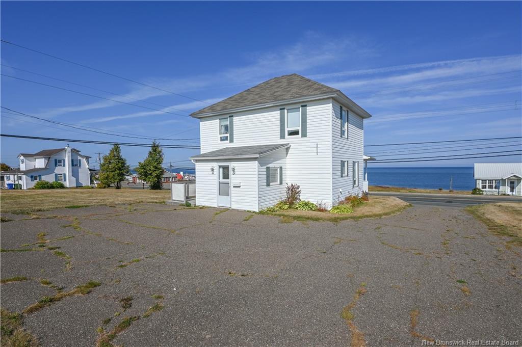 98 Saint-Pierre E. Blvd, Caraquet, NB