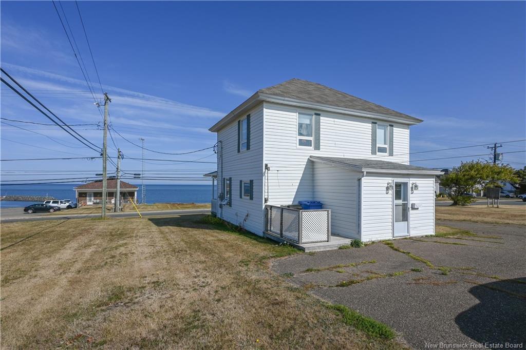 98 Saint-Pierre E. Blvd, Caraquet, NB