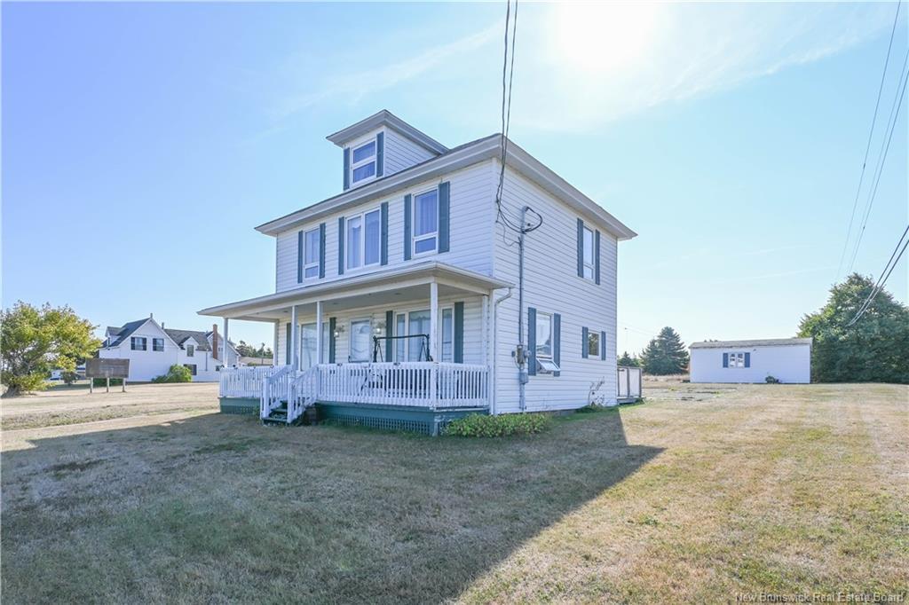 98 Saint-Pierre E. Blvd, Caraquet, NB