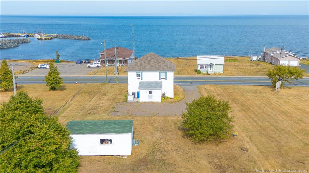 98 Saint-Pierre E. Blvd, Caraquet, NB