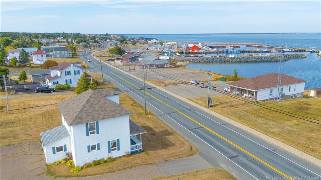 98 Saint-Pierre E. Blvd, Caraquet, NB