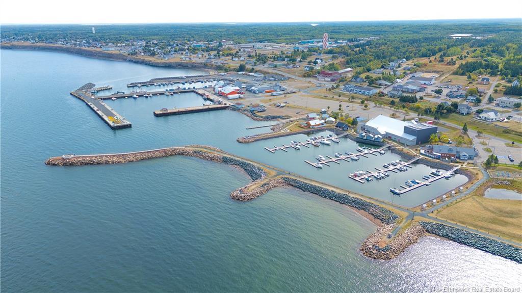 98 Saint-Pierre E. Blvd, Caraquet, NB