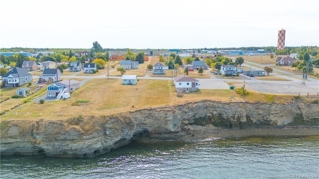 98 Saint-Pierre E. Blvd, Caraquet, NB