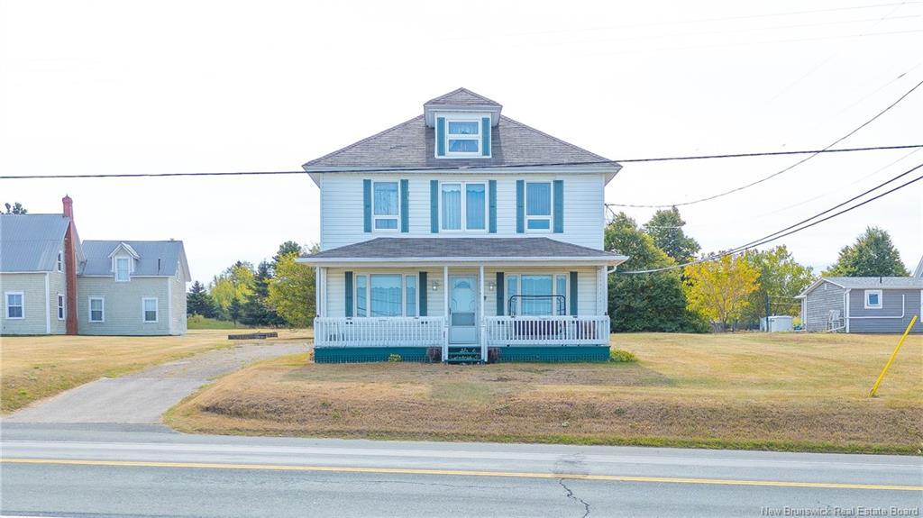 98 Saint-Pierre E. Blvd, Caraquet, NB