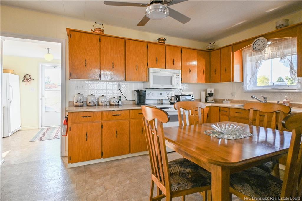 98 Saint-Pierre E. Blvd, Caraquet, NB