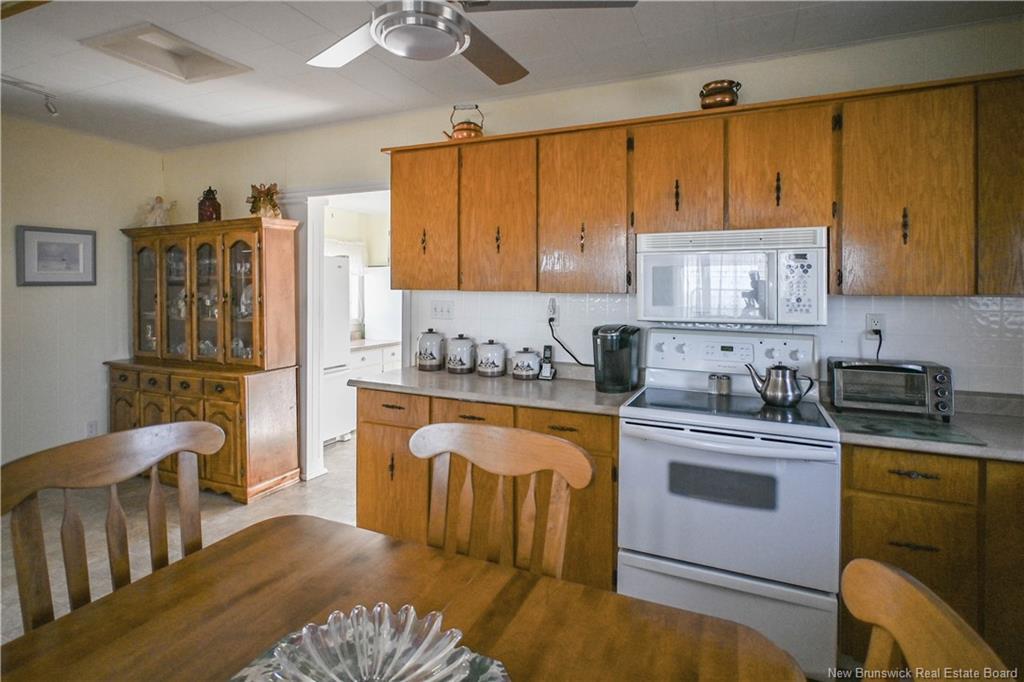 98 Saint-Pierre E. Blvd, Caraquet, NB