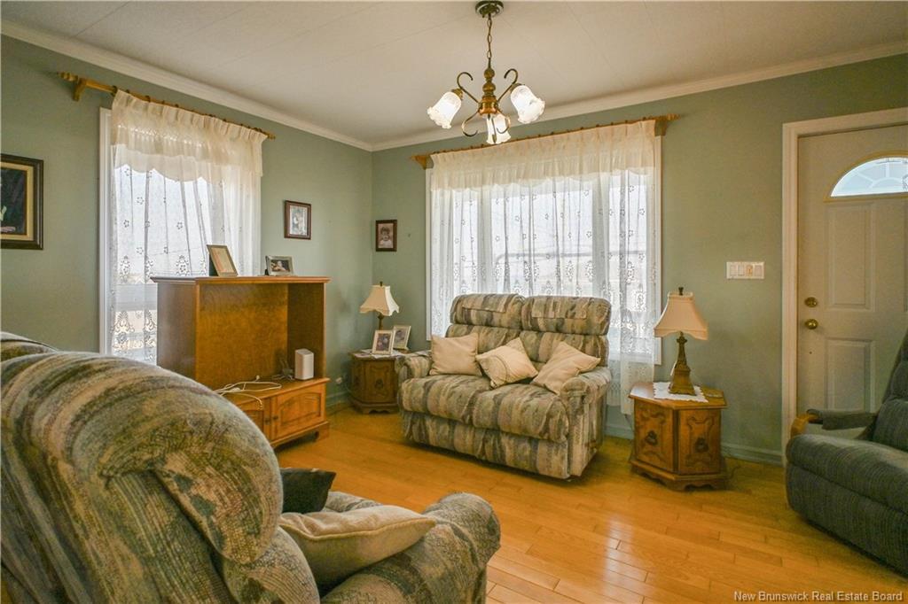 98 Saint-Pierre E. Blvd, Caraquet, NB