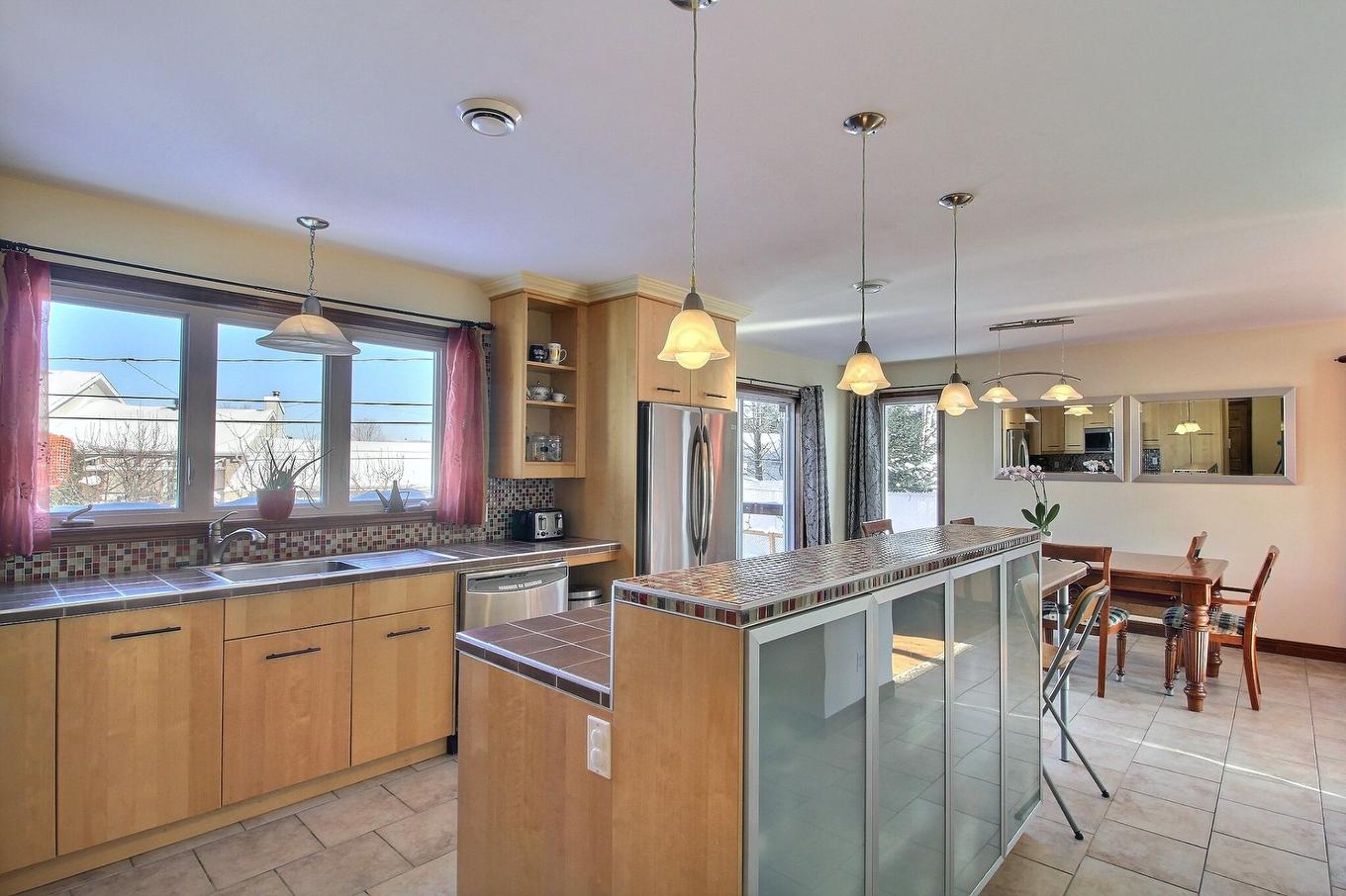 Overall view - 289 Rue Miljours, Val-D'Or, QC - Indoor Photo Showing Kitchen With Double Sink With Upgraded Kitchen