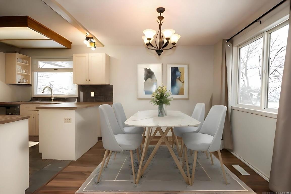 1086 Raymer Avenue, Kelowna, BC - Indoor Photo Showing Dining Room