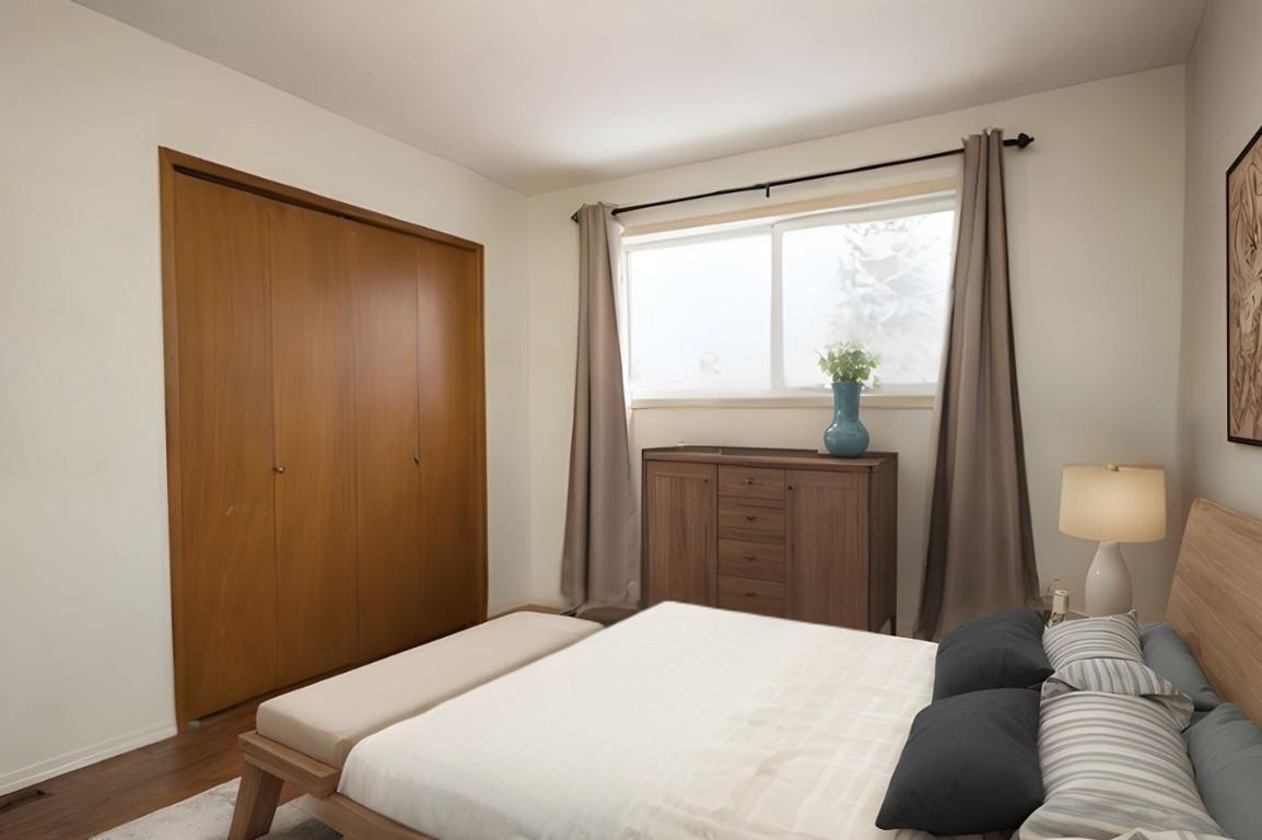 1086 Raymer Avenue, Kelowna, BC - Indoor Photo Showing Bedroom