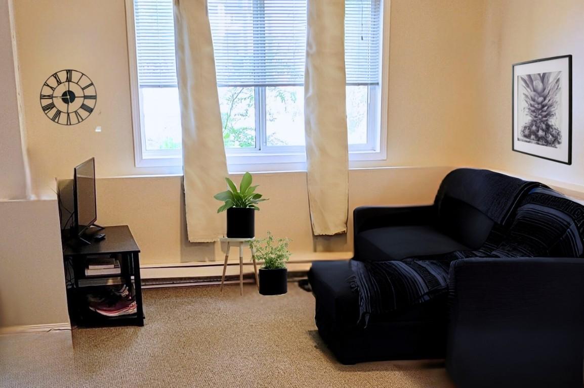 1086 Raymer Avenue, Kelowna, BC - Indoor