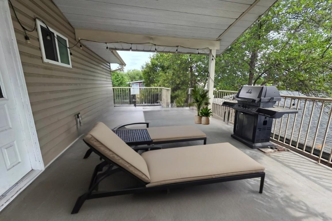 1086 Raymer Avenue, Kelowna, BC - Outdoor With Deck Patio Veranda With Exterior