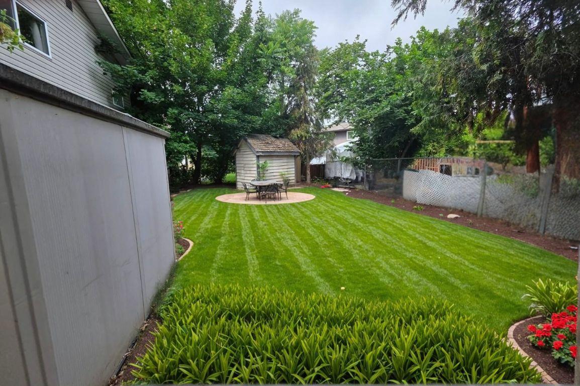 1086 Raymer Avenue, Kelowna, BC - Outdoor