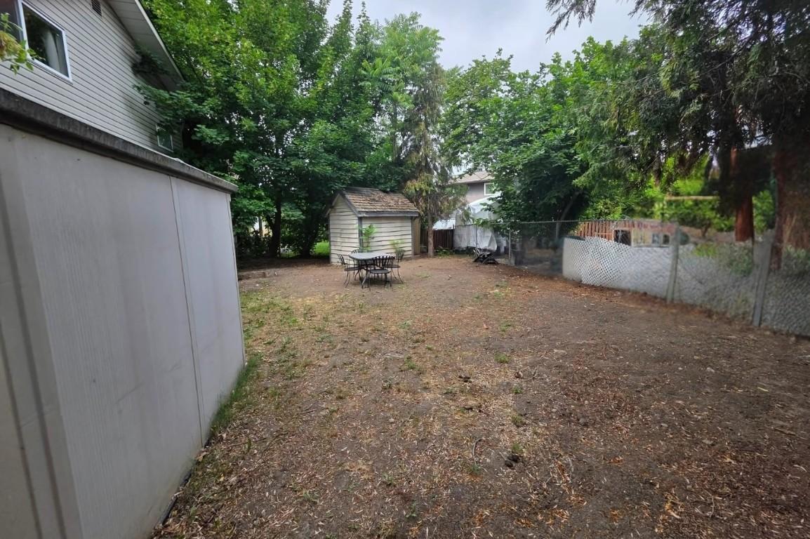 1086 Raymer Avenue, Kelowna, BC - Outdoor