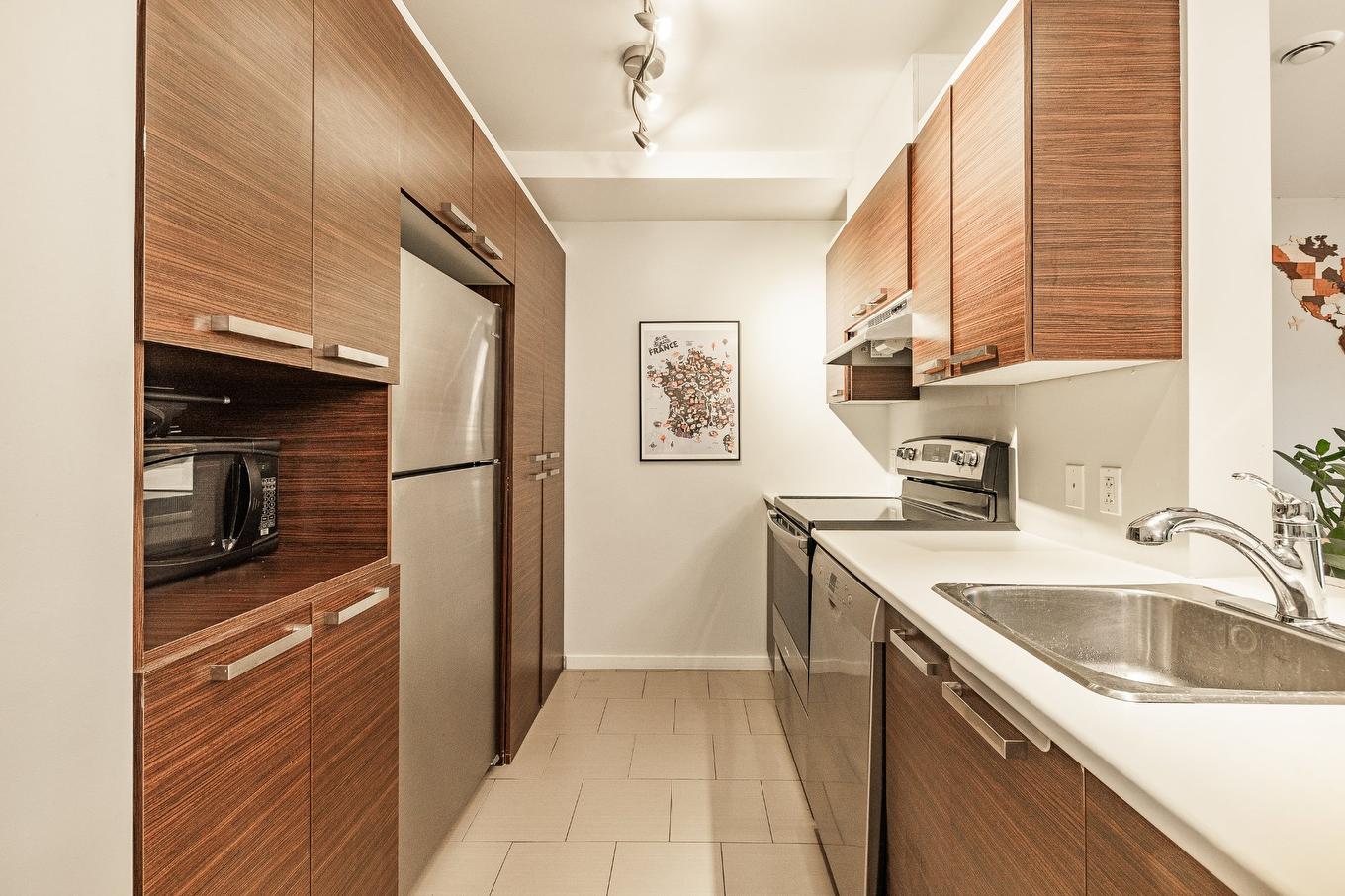 Cuisine - 9441 Rue Jean-Pierre-Ronfard, Montréal (Mercier/Hochelaga-Maisonneuve), QC - Indoor Photo Showing Kitchen