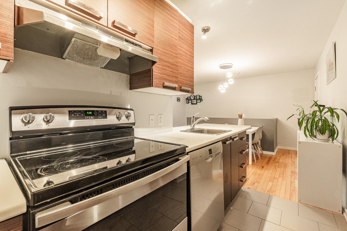 Cuisine - 9441 Rue Jean-Pierre-Ronfard, Montréal (Mercier/Hochelaga-Maisonneuve), QC - Indoor Photo Showing Kitchen