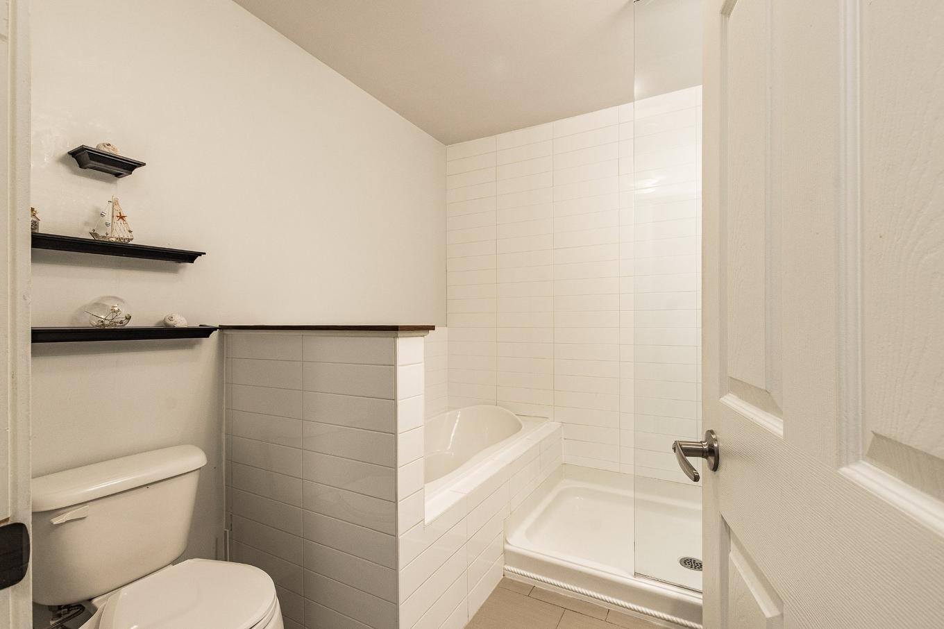 Salle de bains - 9441 Rue Jean-Pierre-Ronfard, Montréal (Mercier/Hochelaga-Maisonneuve), QC - Indoor Photo Showing Bathroom