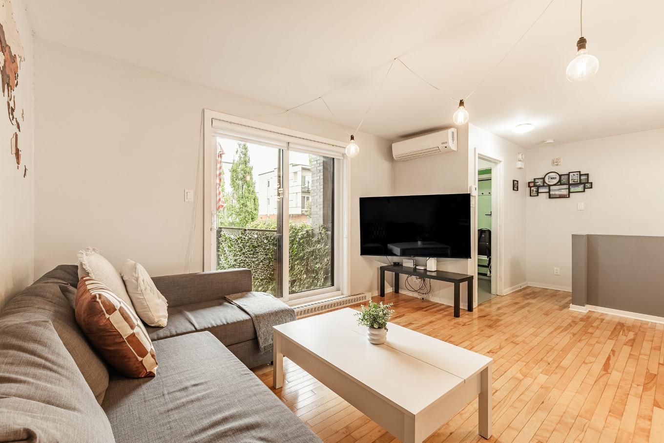 Salon - 9441 Rue Jean-Pierre-Ronfard, Montréal (Mercier/Hochelaga-Maisonneuve), QC - Indoor Photo Showing Living Room