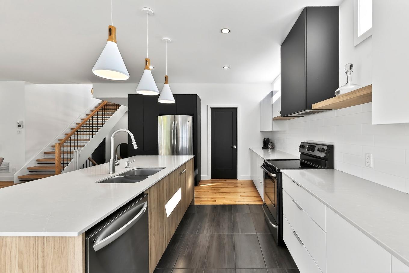 Kitchen - 16940 Rue Du Zircon, Mirabel, QC - Indoor Photo Showing Kitchen With Double Sink With Upgraded Kitchen