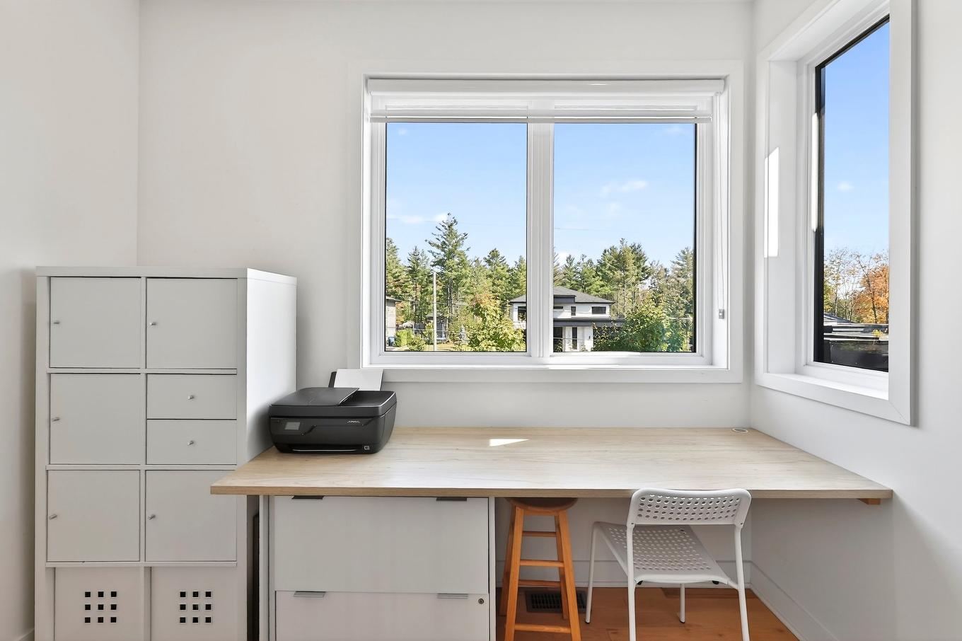 Den - 16940 Rue Du Zircon, Mirabel, QC - Indoor