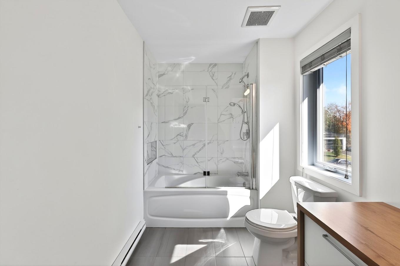 Bathroom - 16940 Rue Du Zircon, Mirabel, QC - Indoor Photo Showing Bathroom