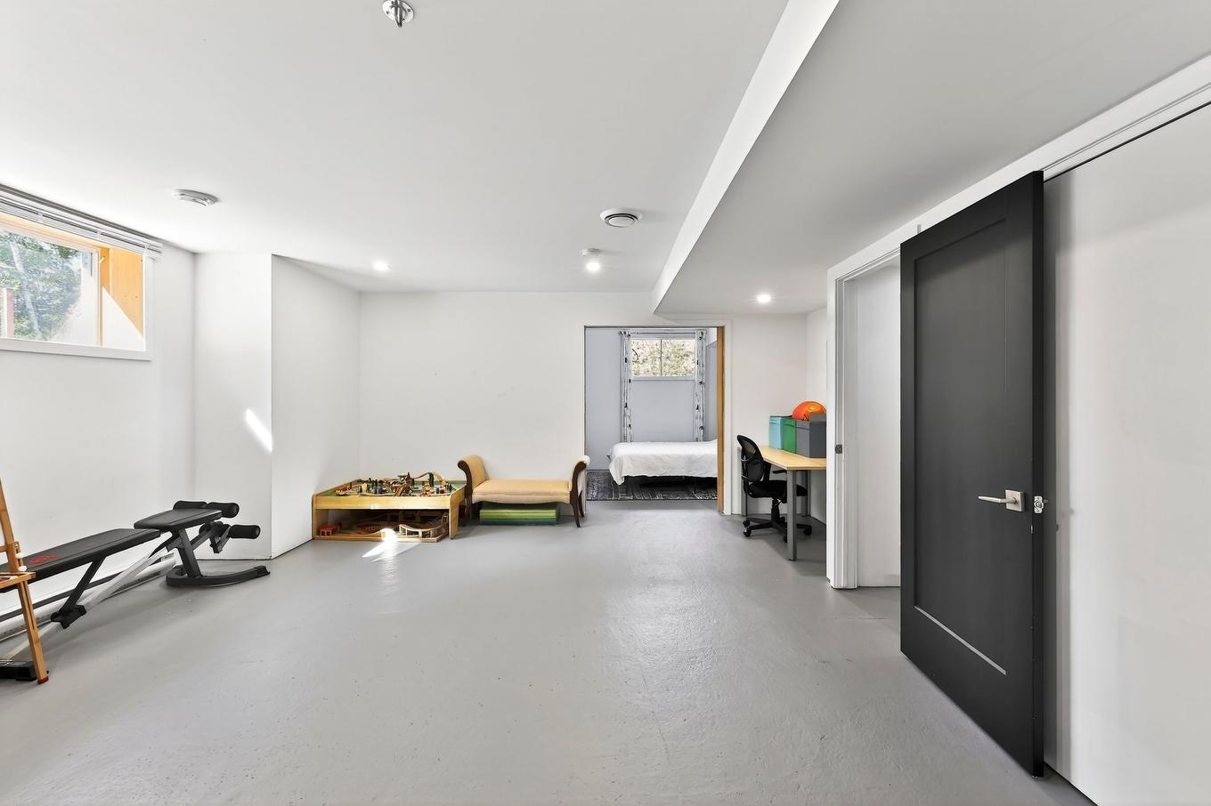 Basement - 16940 Rue Du Zircon, Mirabel, QC - Indoor Photo Showing Gym Room