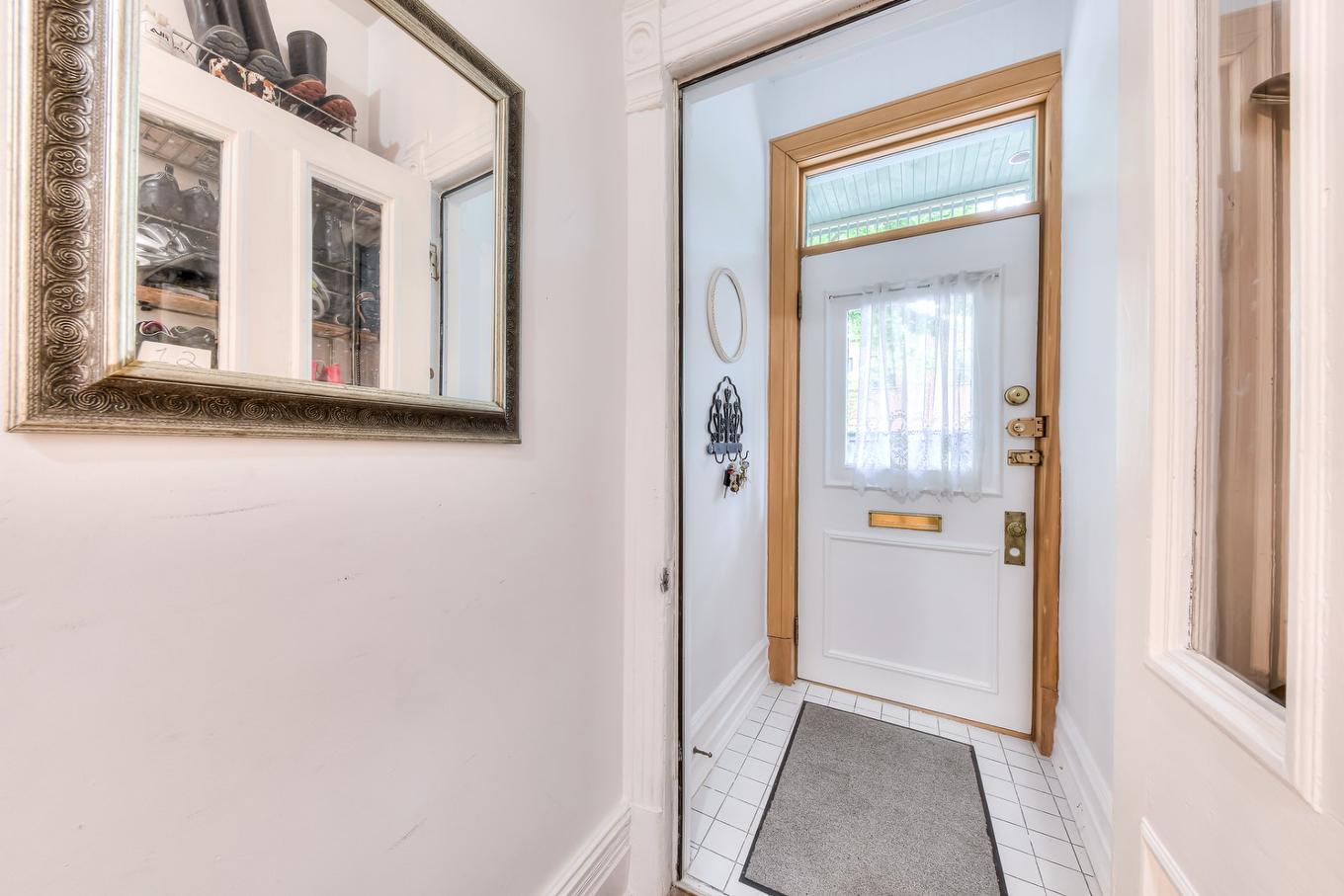 Hall d'entrée/Vestibule - 4579 - 4581 Rue St-André, Montréal (Le Plateau-Mont-Royal), QC - Indoor Photo Showing Other Room