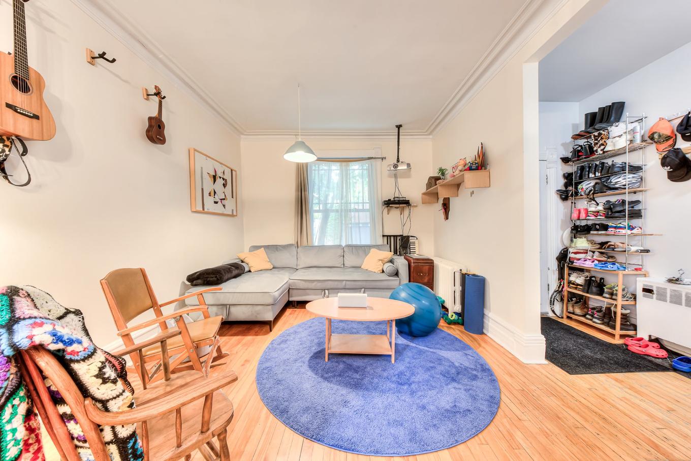 Salon - 4579 - 4581 Rue St-André, Montréal (Le Plateau-Mont-Royal), QC - Indoor