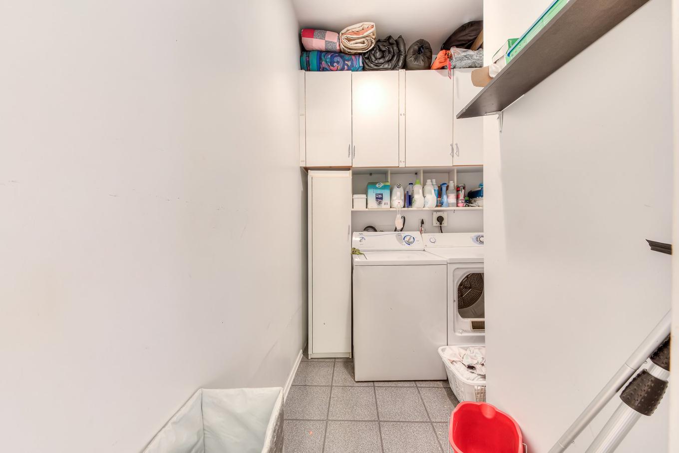 Salle de lavage - 4579 - 4581 Rue St-André, Montréal (Le Plateau-Mont-Royal), QC - Indoor Photo Showing Laundry Room