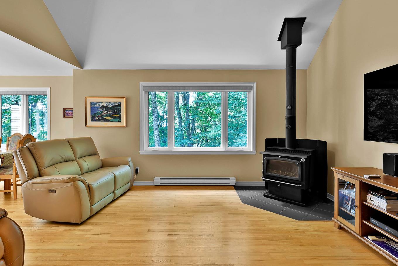 Salon - 1536 Rue Julien, Prévost, QC - Indoor Photo Showing Living Room With Fireplace