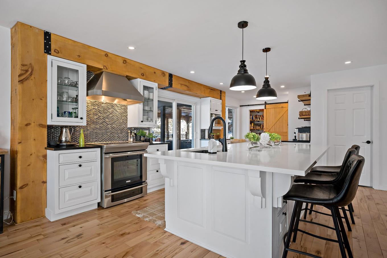Kitchen - 22 Rue Des Ardoises, Sainte-Agathe-Des-Monts, QC - Indoor Photo Showing Kitchen With Upgraded Kitchen