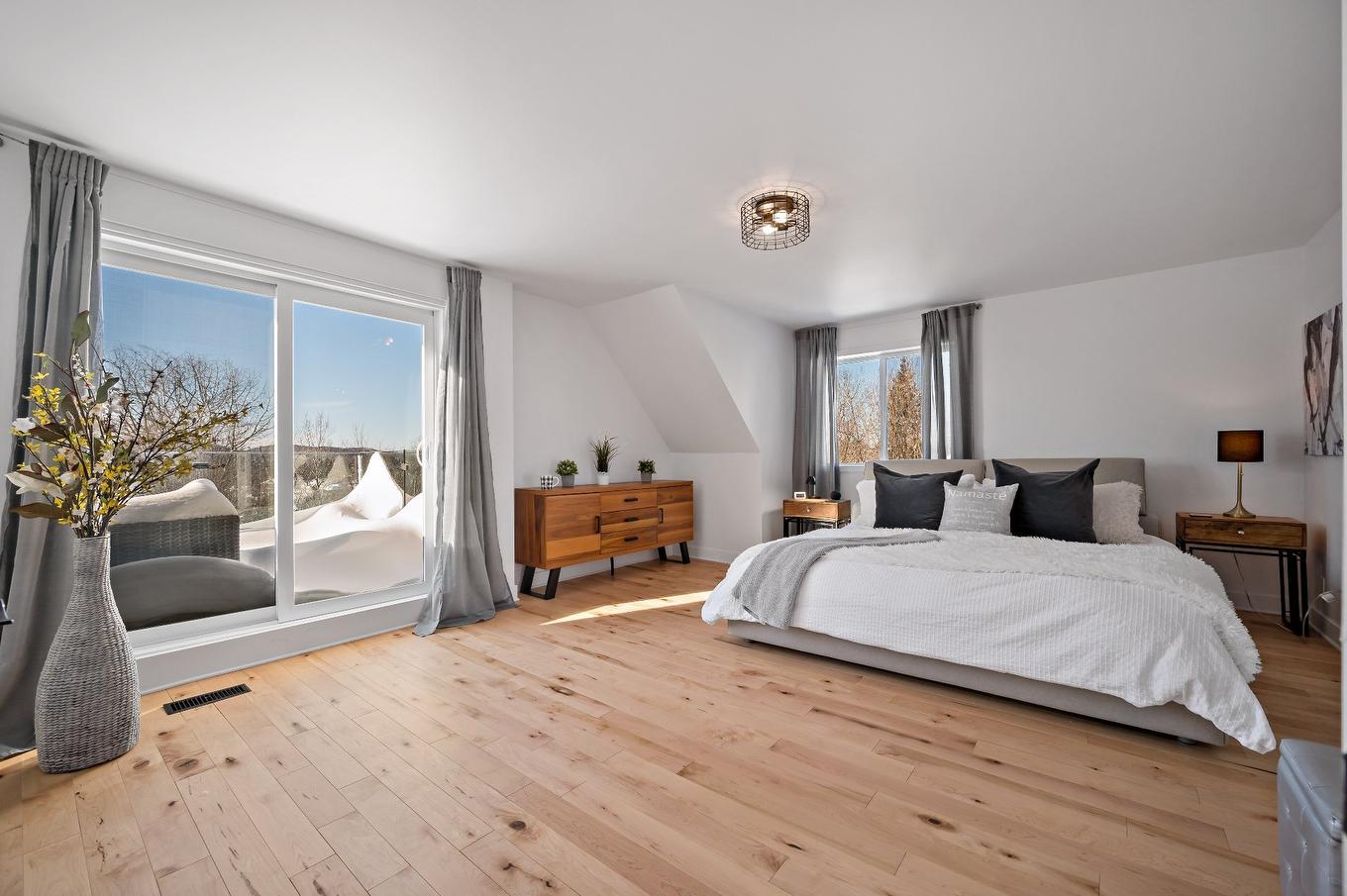 Primary bedroom - 22 Rue Des Ardoises, Sainte-Agathe-Des-Monts, QC - Indoor Photo Showing Bedroom