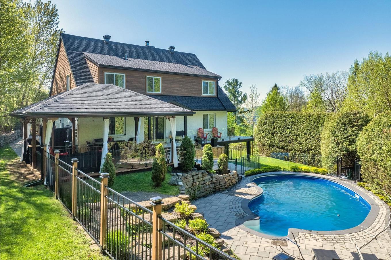 Backyard - 22 Rue Des Ardoises, Sainte-Agathe-Des-Monts, QC - Outdoor With Deck Patio Veranda