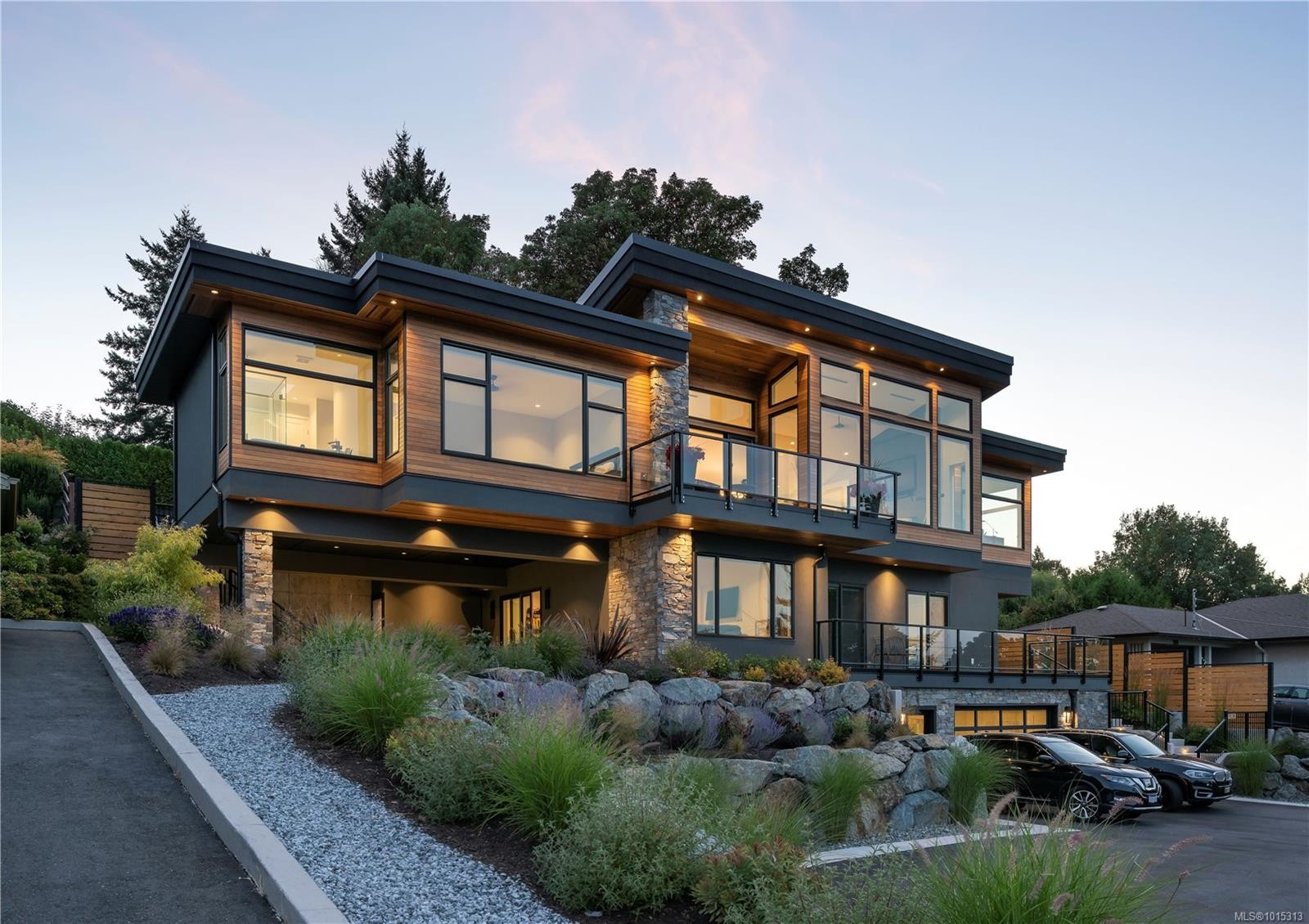 928 Claremont Ave, Saanich, BC