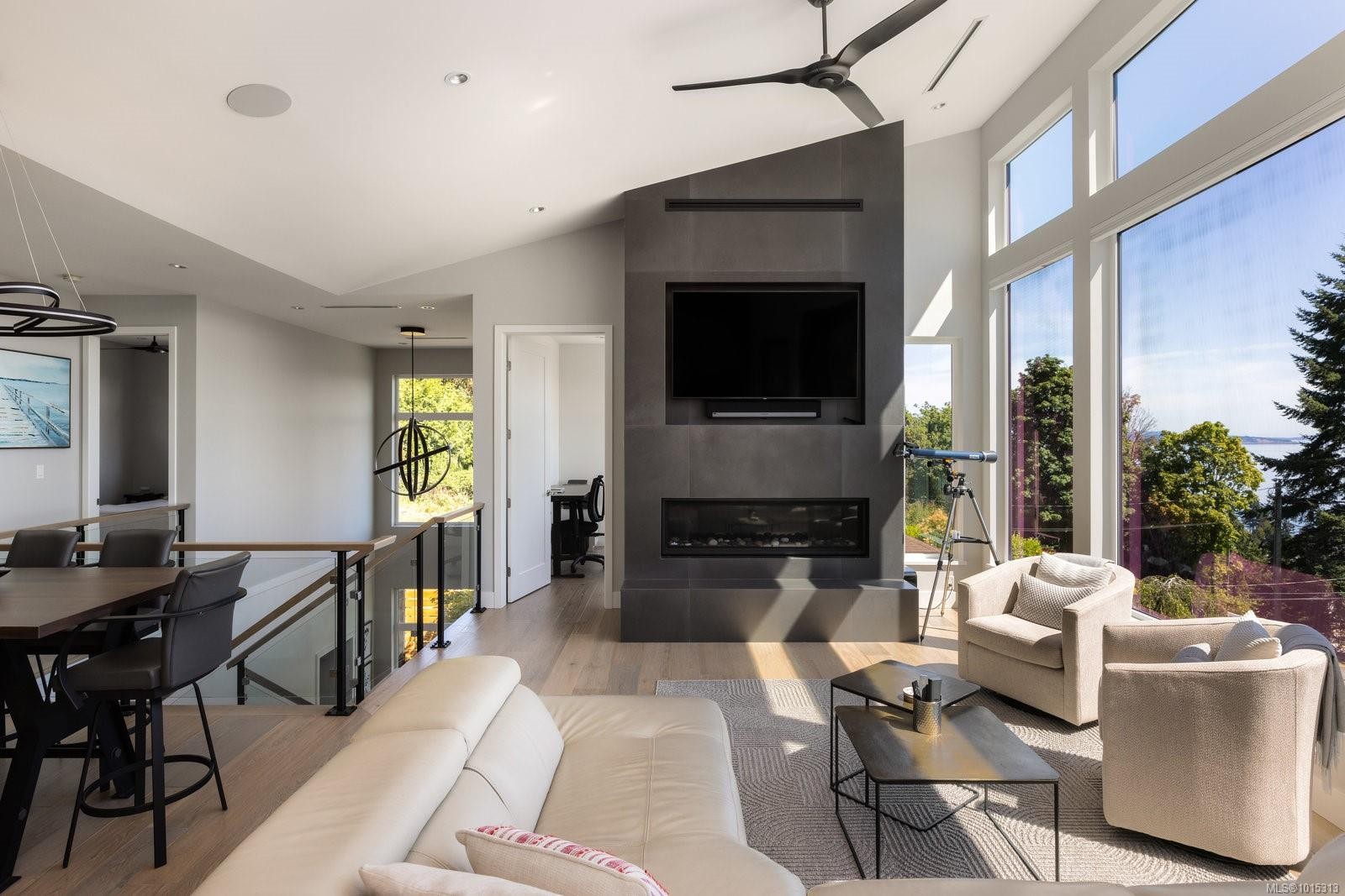 928 Claremont Ave, Saanich, BC