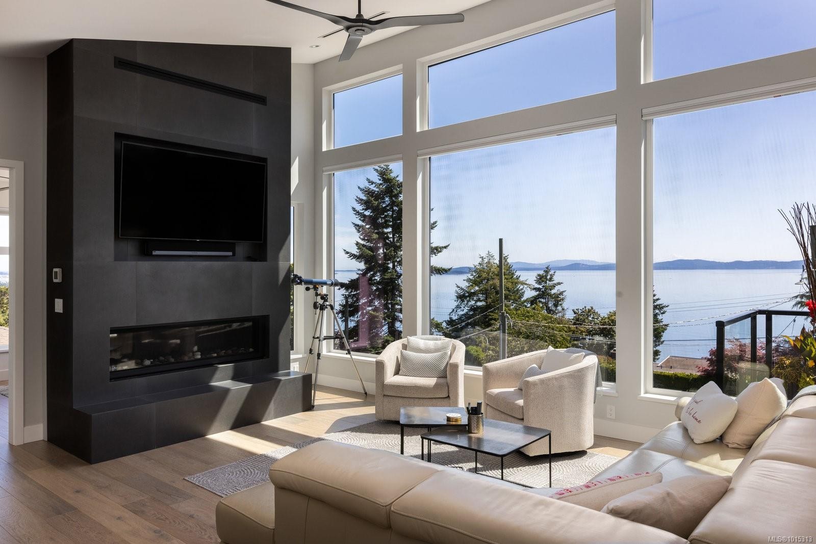 928 Claremont Ave, Saanich, BC