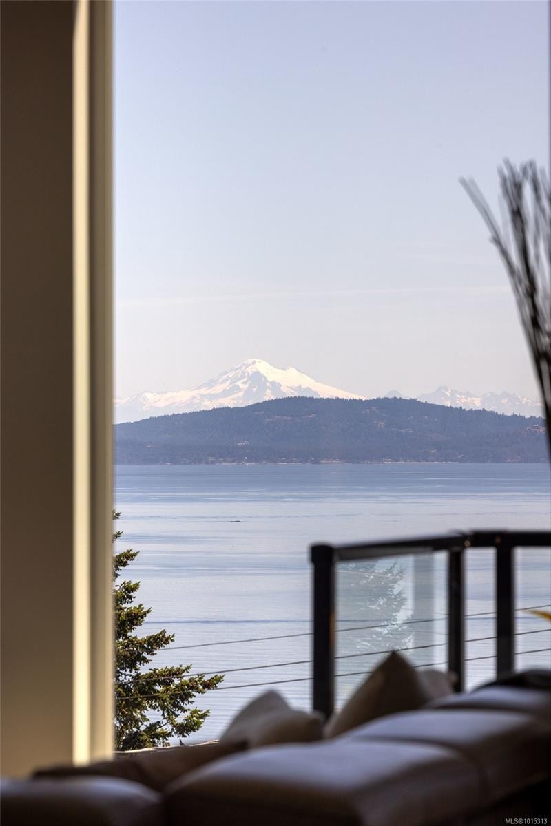 928 Claremont Ave, Saanich, BC