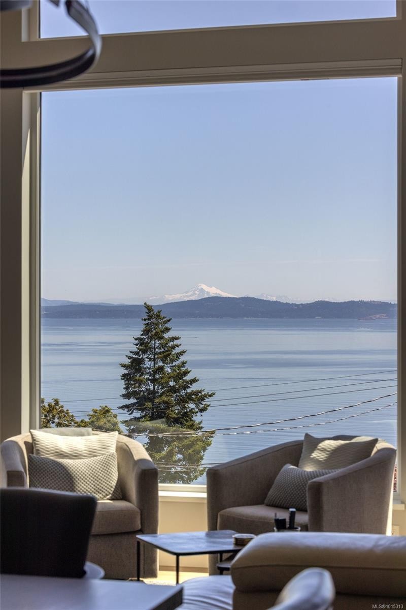 928 Claremont Ave, Saanich, BC