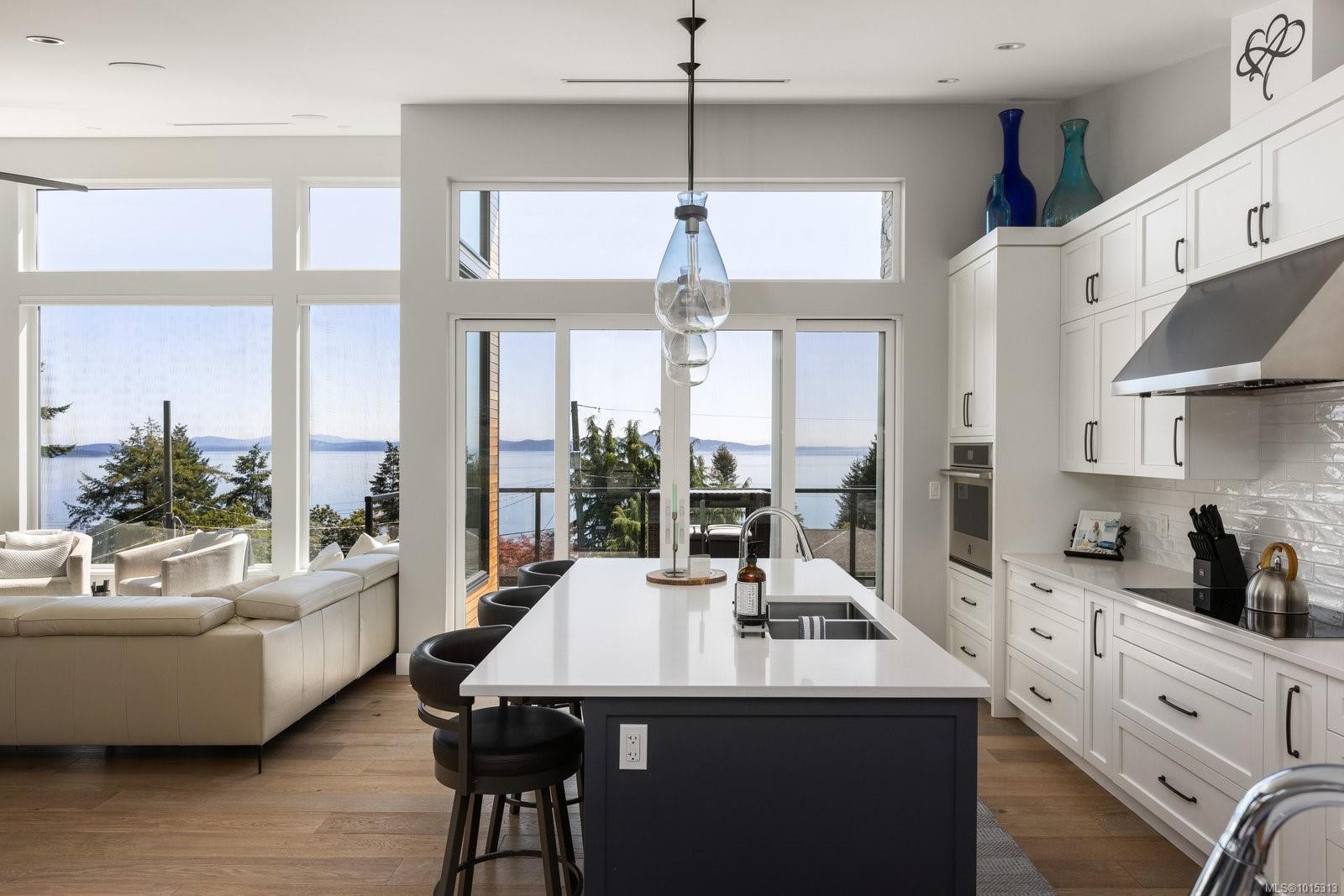 928 Claremont Ave, Saanich, BC