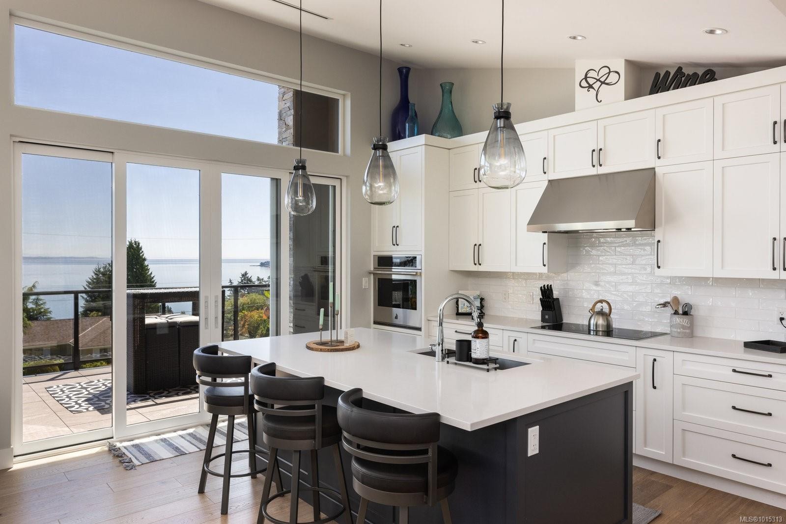 928 Claremont Ave, Saanich, BC