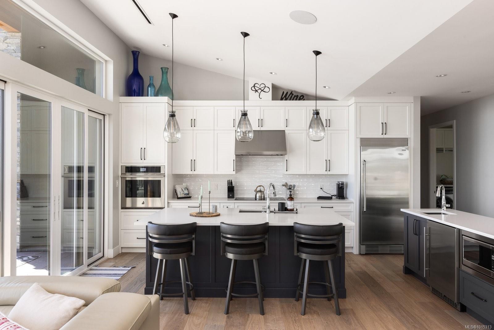 928 Claremont Ave, Saanich, BC