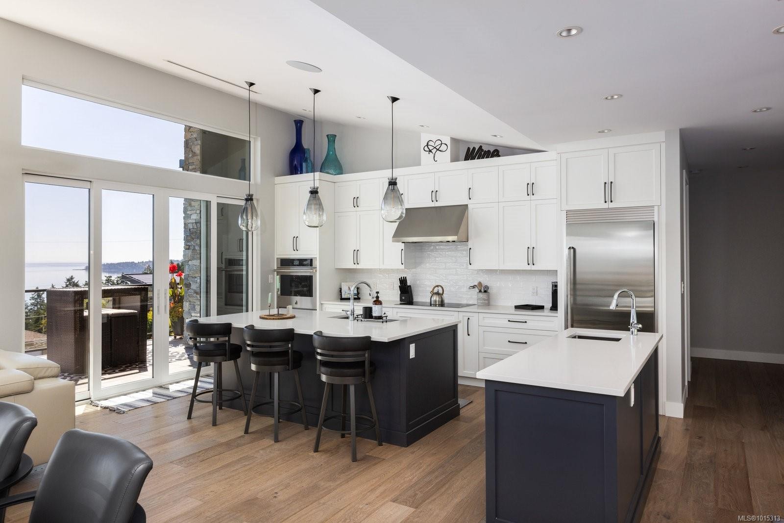 928 Claremont Ave, Saanich, BC