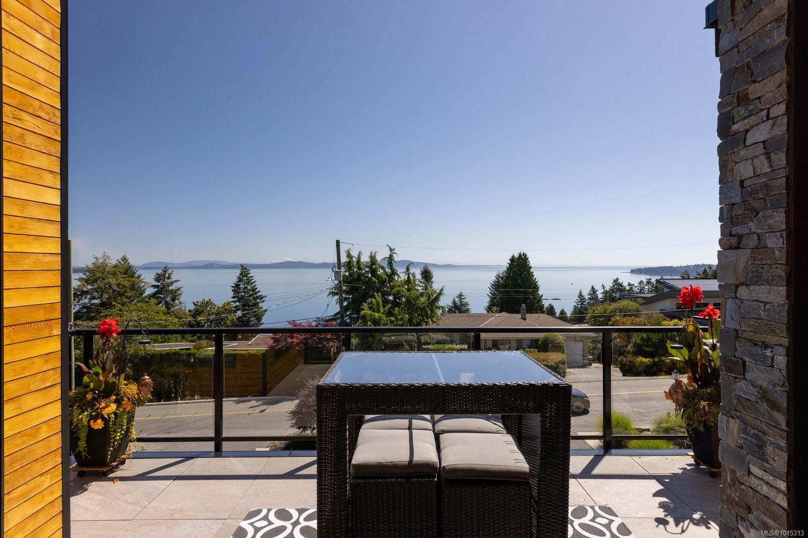 928 Claremont Ave, Saanich, BC