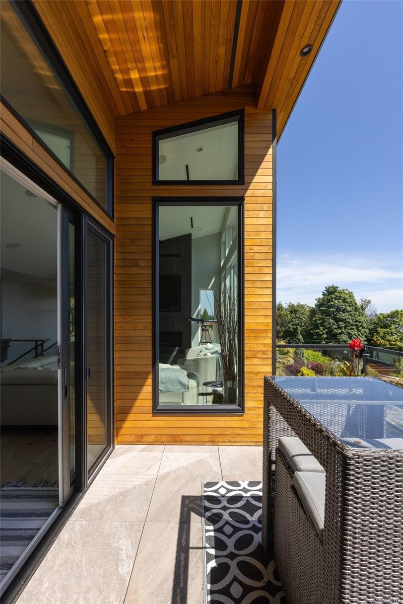 928 Claremont Ave, Saanich, BC